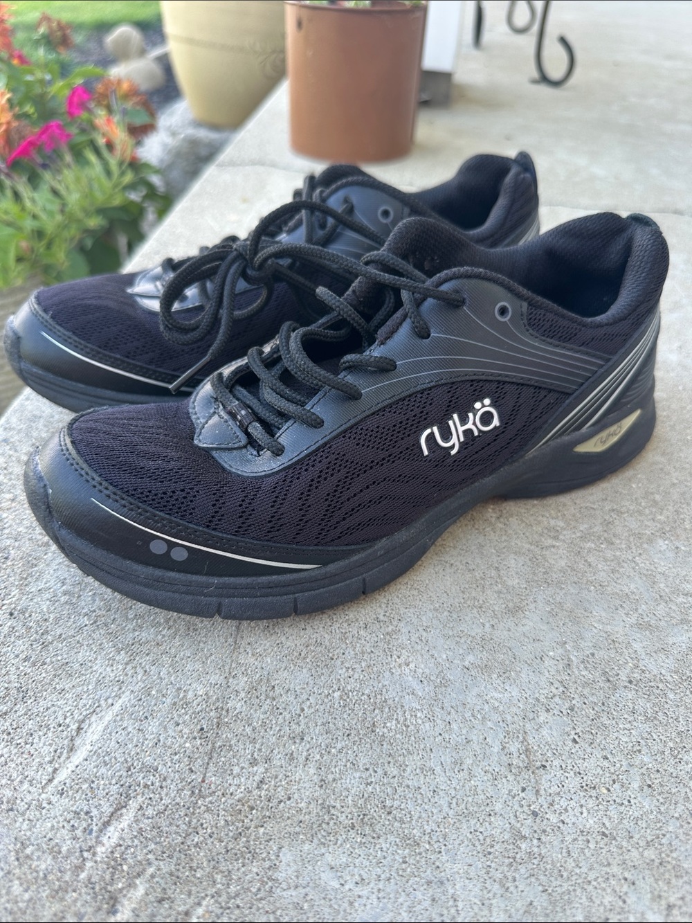 Ryka Black Tennis shoes women’s size 8.5
